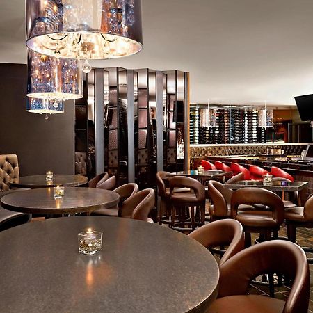 Four Points By Sheraton Hotel & Suites Calgary West Экстерьер фото