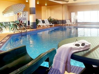 Four Points By Sheraton Hotel & Suites Calgary West Экстерьер фото