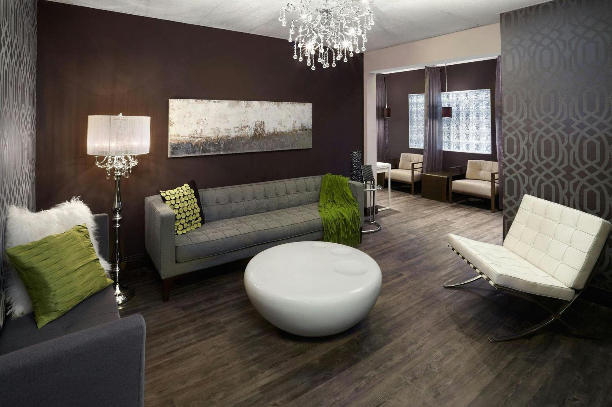 Four Points By Sheraton Hotel & Suites Calgary West Экстерьер фото