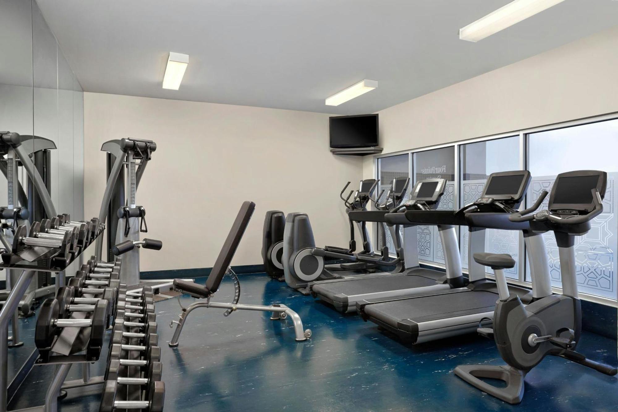 Four Points By Sheraton Hotel & Suites Calgary West Экстерьер фото