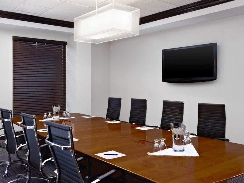 Four Points By Sheraton Hotel & Suites Calgary West Экстерьер фото