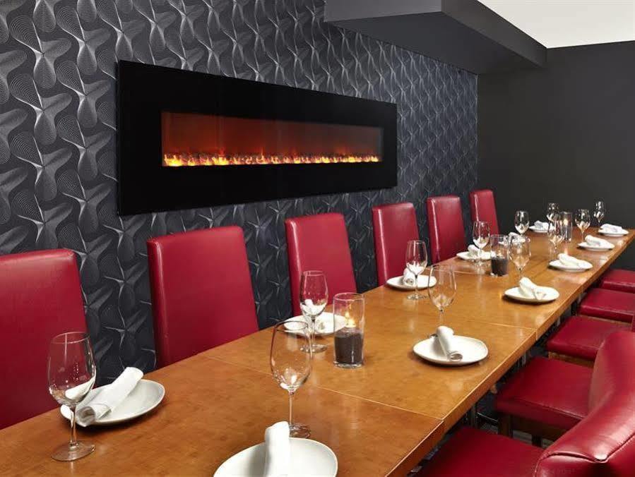 Four Points By Sheraton Hotel & Suites Calgary West Экстерьер фото